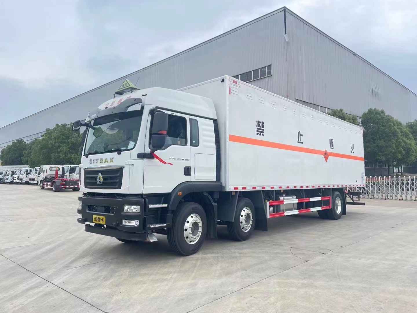 重汽汕德卡9.6米煙花爆竹運輸車