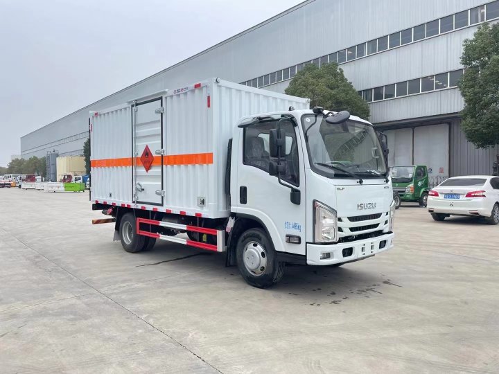 五十鈴藍(lán)牌4.15米1噸易燃?xì)怏w廂式運(yùn)輸車
