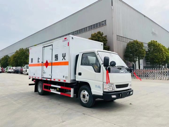 江鈴順達藍牌4.2米易燃氣體廂式運輸車