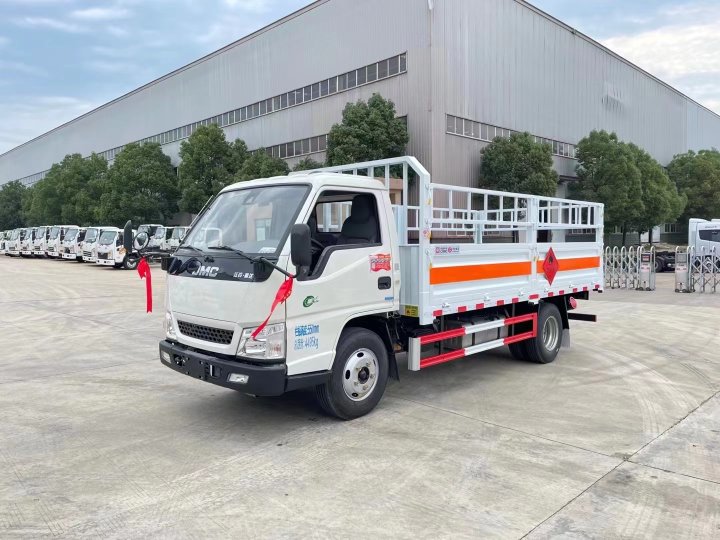 國(guó)六江鈴順達(dá)藍(lán)牌4.15米氣瓶運(yùn)輸車