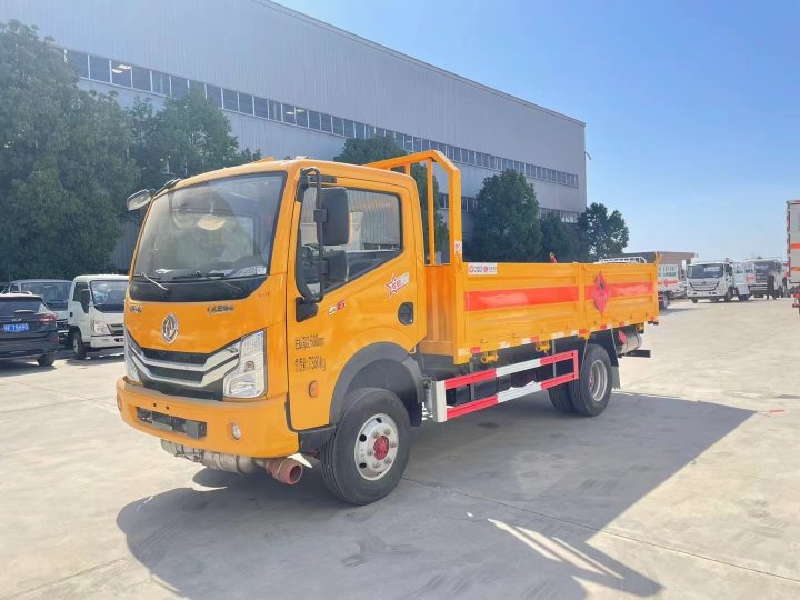 東風多利卡4噸氣瓶運輸車玉柴發動機