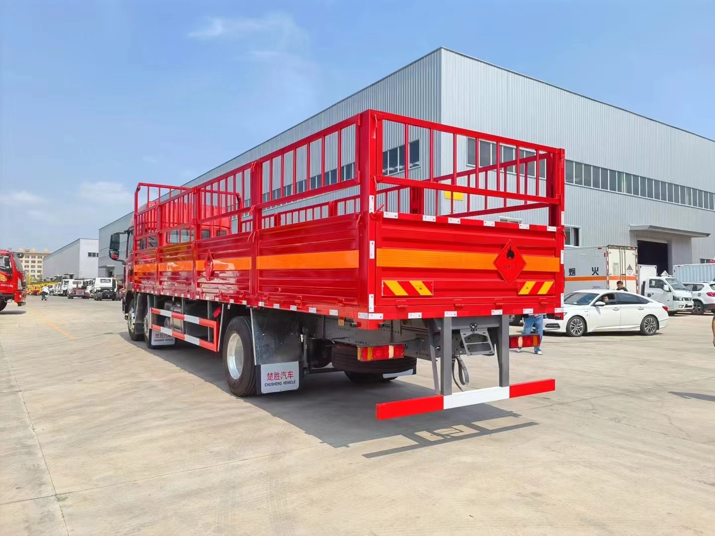 重汽汕德卡9.5米氣瓶運輸車