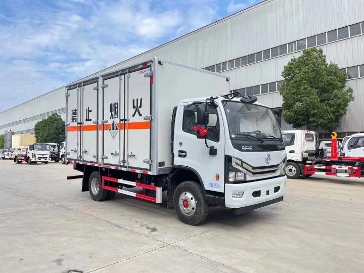 東風(fēng)5噸廢礦物油運(yùn)輸車